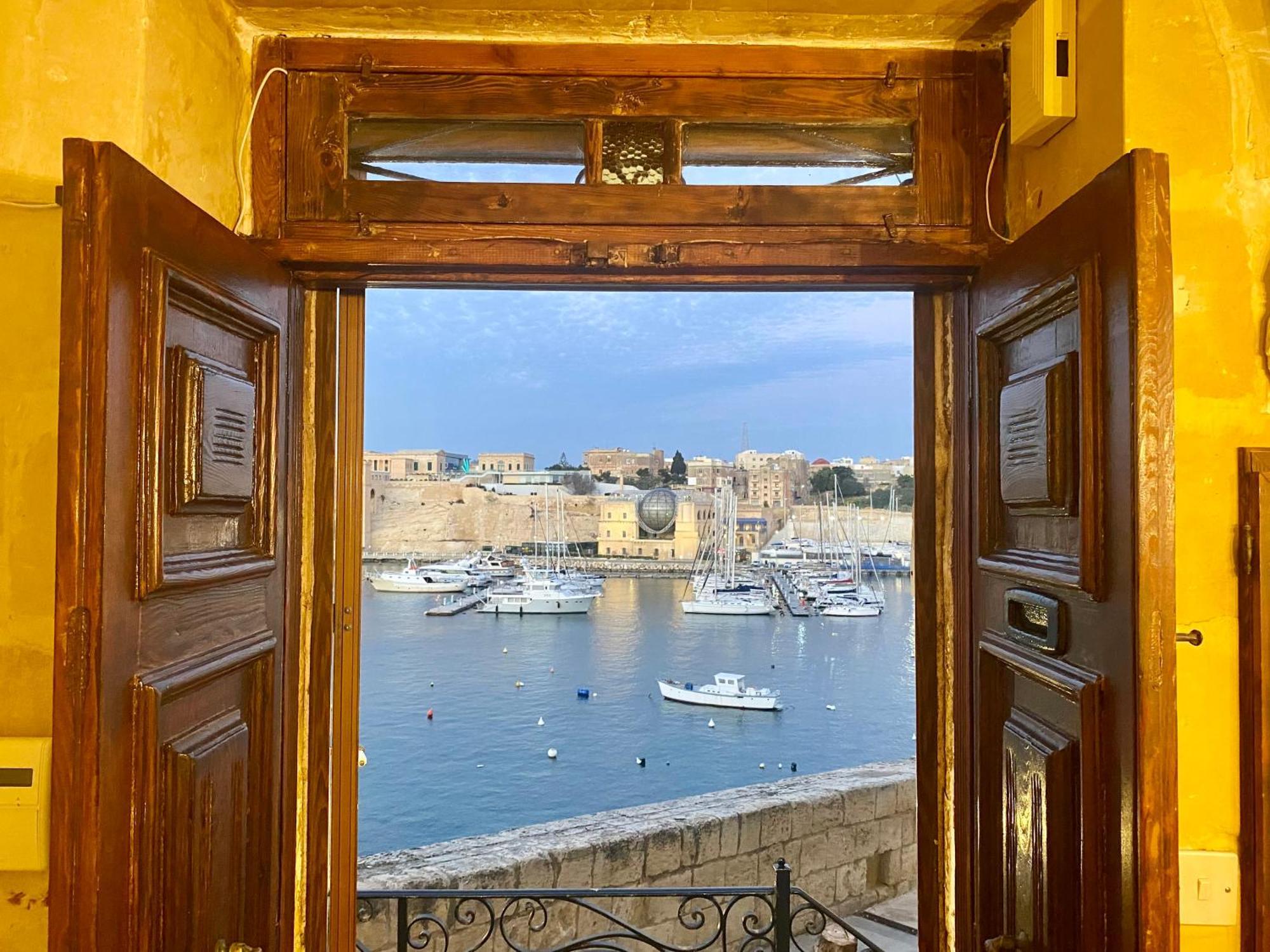 Blue Eye - Waterfront Home In A Scenic Location Birgu Exterior photo